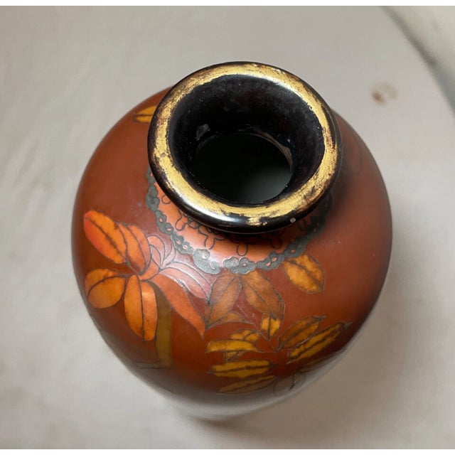 Big Antique 19th Century Japanese Meiji Red Totai Cloisonné Porcelain Bird Vase For Sale - Image 14 of 17