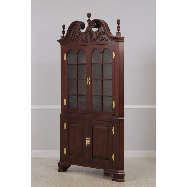 Henkel Harris Pair Henkel Harris Chippendale Mahogany Corner Cabinets For Sale - Image 4 of 18