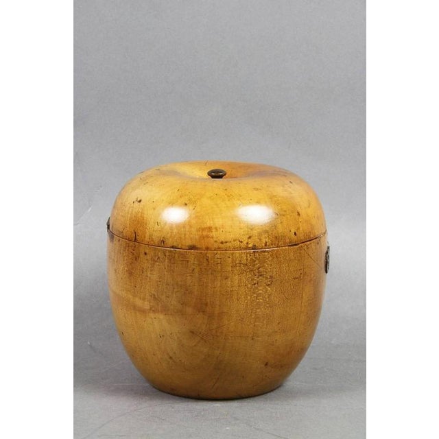 Apple form with lock and finial.
