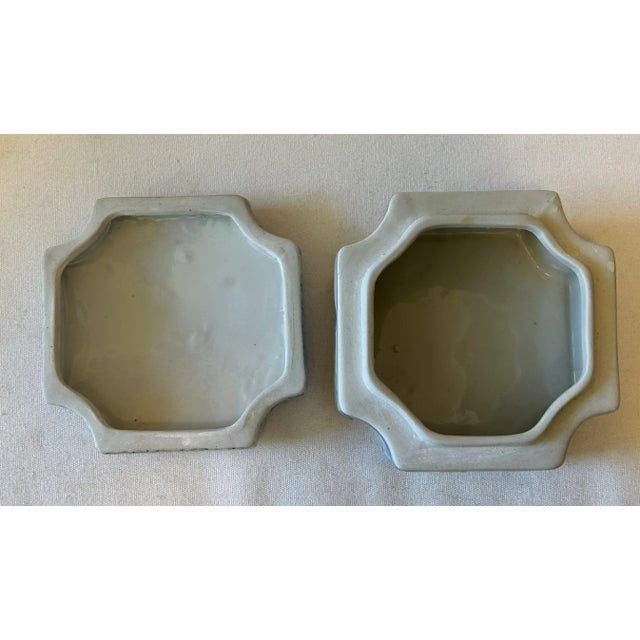 Vintage Chinoiserie Blue and White Lidded Ceramic Box For Sale - Image 11 of 12