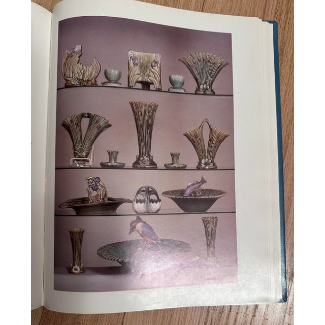 Weller Pottery The Collectors Encyclopedia of Weller Pottery Hardcover Book 1979 For Sale - Image 4 of 12