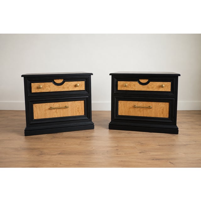 Hollywood Regency 1960s Thomasville Refinished Black & Burl Wood Nightstands – Pair For Sale - Image 3 of 4