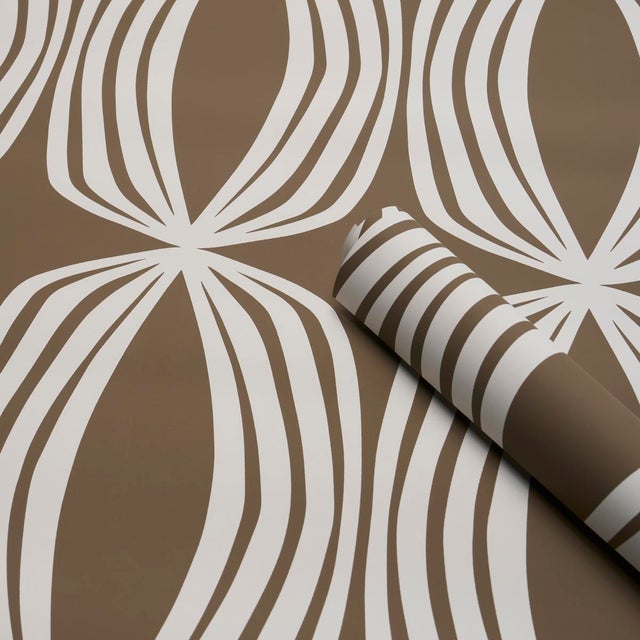 Schumacher SAMPLE - Schumacher Fontana Wallpaper In Peat For Sale - Image 4 of 4
