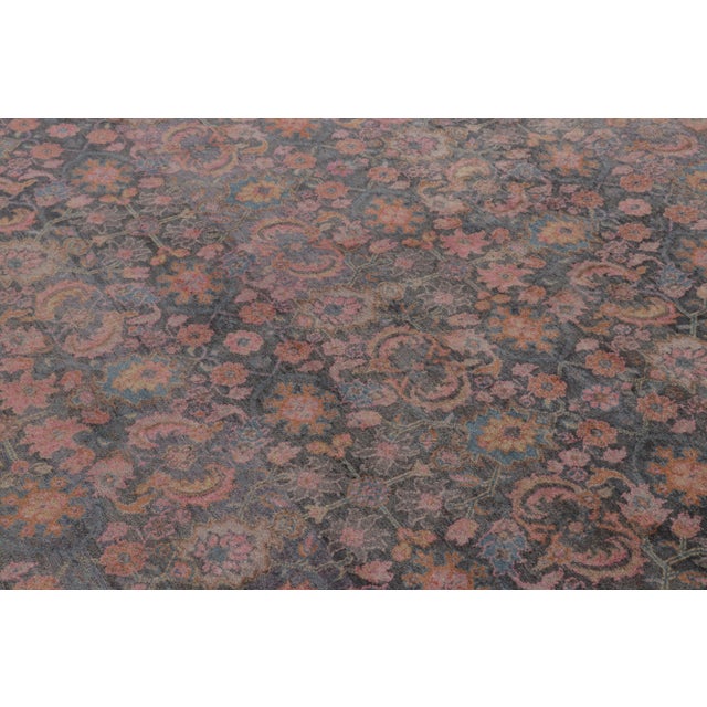 Hand-knotted in luxurious silk, this beautiful 10 x 14 area rug from Rug & Kilim’s Modern Collection is a stunning...