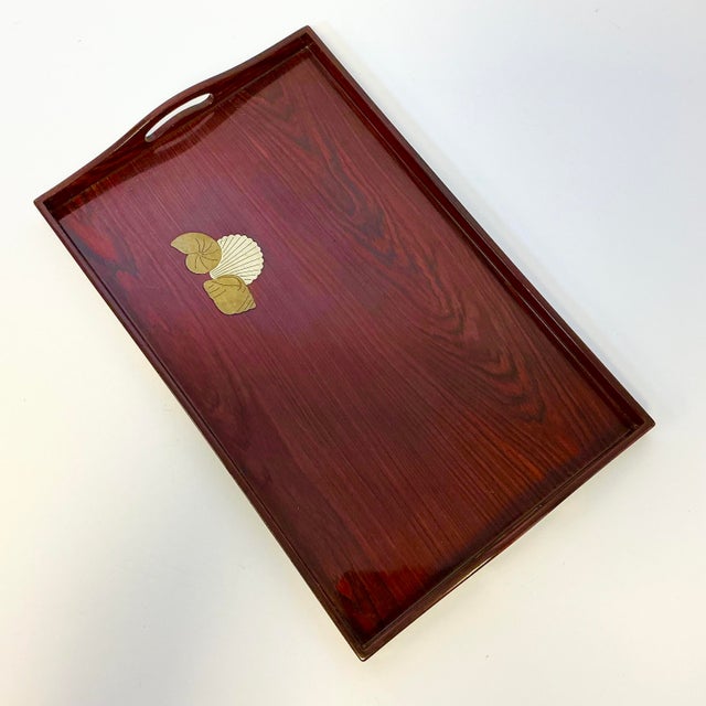 1980s Vintage Hollywood Regency Coastal Faux Rosewood Tray, Brass Shell Overlay Accents. For Sale - Image 15 of 18