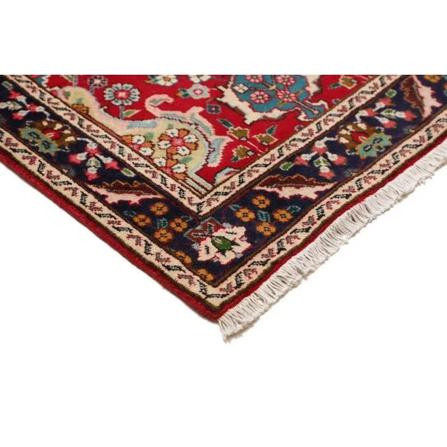 Tabriz Rug in Hand-Knotted Wool For Sale - Image 4 of 10