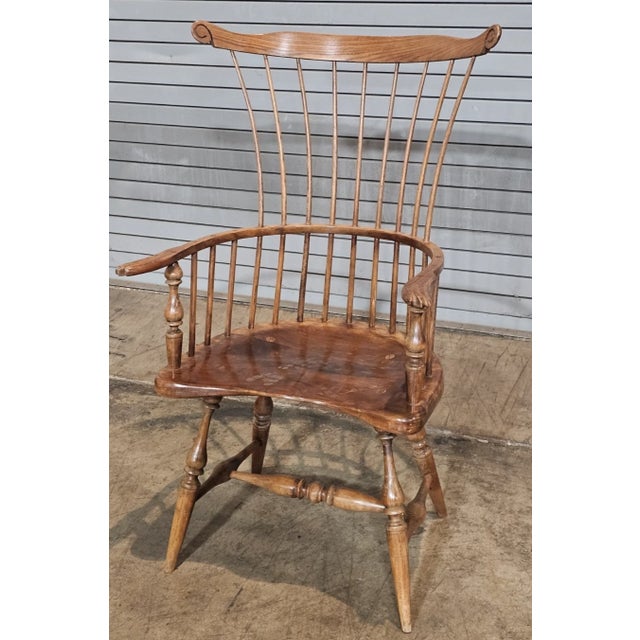 American Mid 20th Century Philadelphia Style Bench Made High Fan Back Windsor Arm Chair Carved Knuckles For Sale - Image 3 of 7