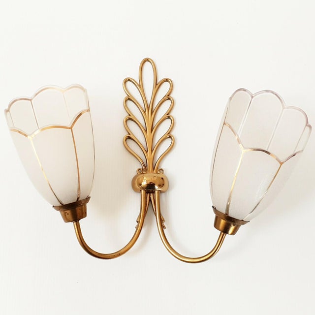 Large Vintage Leaf Wall Light in Gilded Brass and Glass, 1950s For Sale - Image 6 of 6