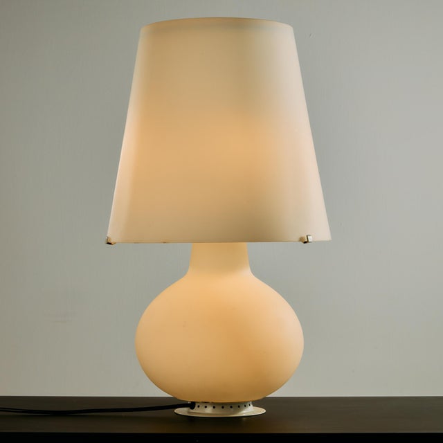 ‘Model 1853’ table lamp from the 1950s designed by Max Ingrand for Fontana Arte. The lamp’s shade and body are made of...