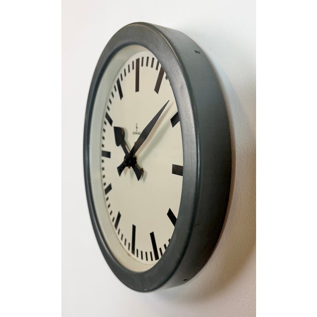 Mid-Century Modern Vintage Industrial Factory Wall Clock from Siemens, 1950s For Sale - Image 3 of 16