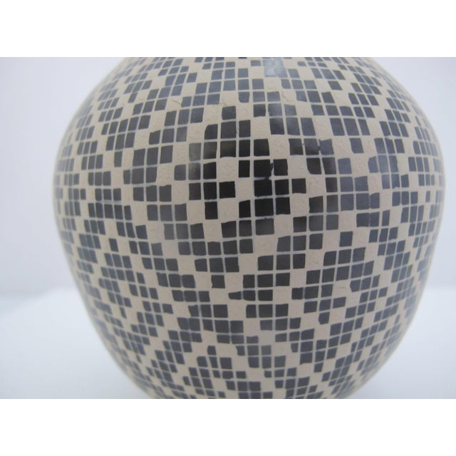 Mata Ortiz Martha Martinez d'Guiz Geometric Maze Pottery Vase For Sale In Portland, OR - Image 6 of 11