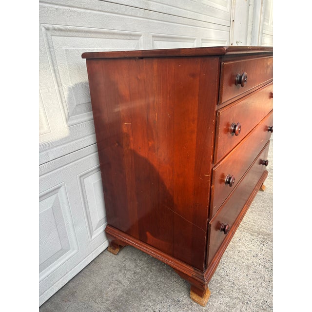 Solid Wood Early American Dresser, Vintage 4 Drawer Chest, Maple Wood Bedroom Storage For Sale In New York - Image 6 of 12