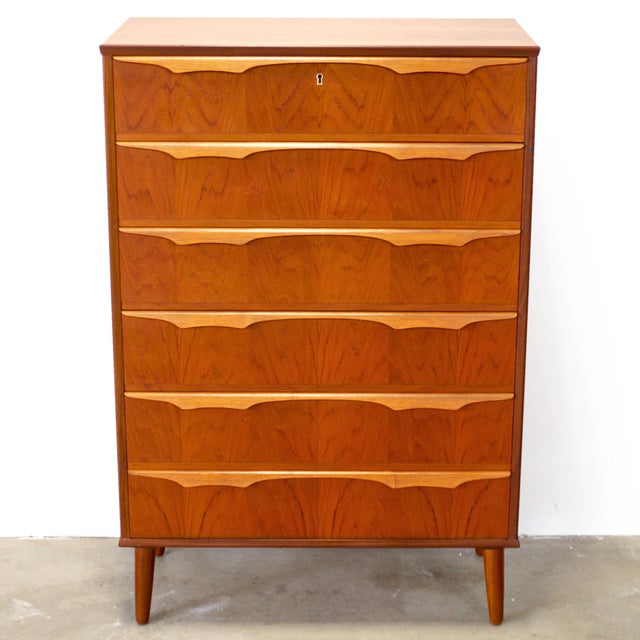 1950s Trekanten–Hestbæk 6 Drawer Teak Dresser Designed by Claus Okholm For Sale - Image 5 of 10