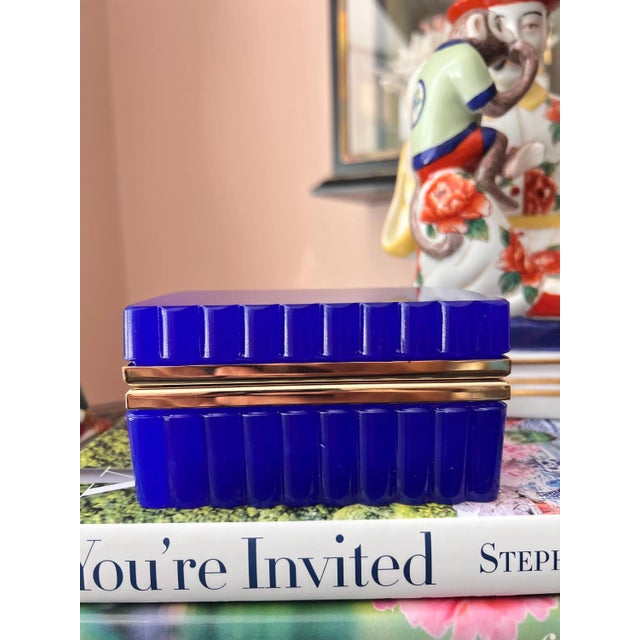 1960s Cobalt Italian Opaline glass casket with gold mounts and scalloped sides For Sale - Image 4 of 16