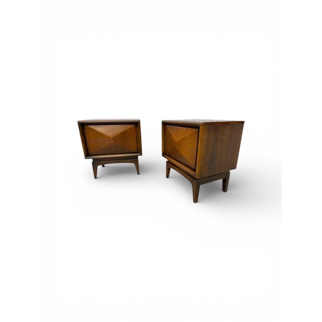 Mid-Century Modern Mid-Century Modern United Diamond Walnut Nightstands - Set of 2 For Sale - Image 3 of 8