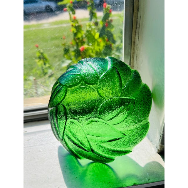 Mid 20th Century Vintage Green Pressed Glass Leaf Bowl – Scalloped Rim, Mid-Century Decorative Dish For Sale - Image 5 of 11