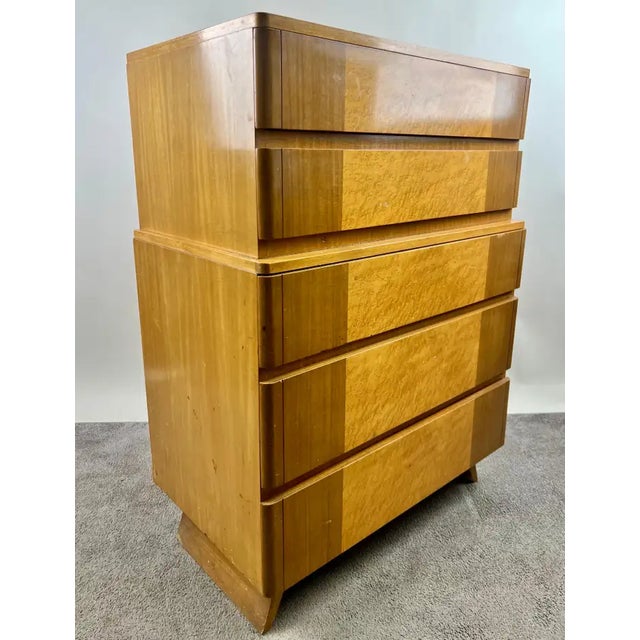 1960s Mid-Century Modern R-Way Birdseye Maple Highboy Chest of 5 Drawers For Sale - Image 5 of 18