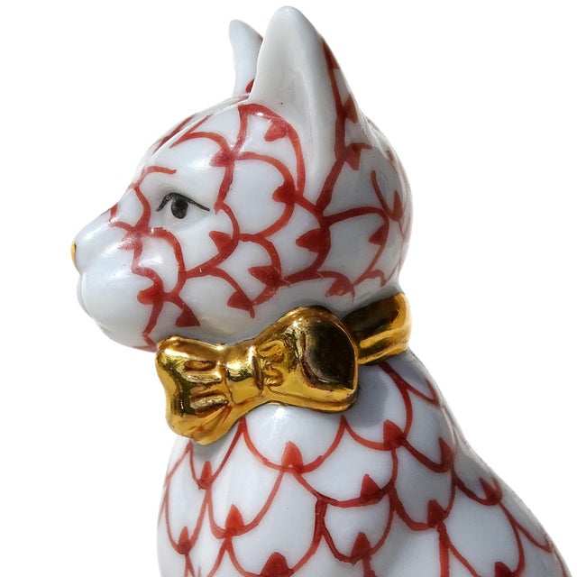 Late 20th Century Herend Style Sitting Kitty Cat Figurine With Red Fishnet Pattern and Gold Decoration Porcelain Ceramic Sculpture For Sale - Image 5 of 8
