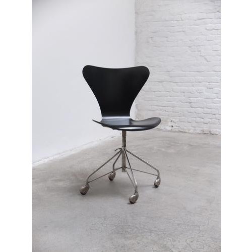 1st Edition 3117 Swivel Desk Chair by Arne Jacobsen for Fritz Hansen, 1955 For Sale - Image 17 of 17