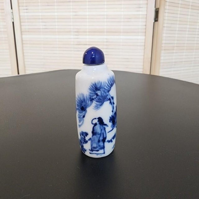 Late 19th Century Chinoiserie Blue & White Porcelain Snuff Bottle Accent For Sale - Image 13 of 14