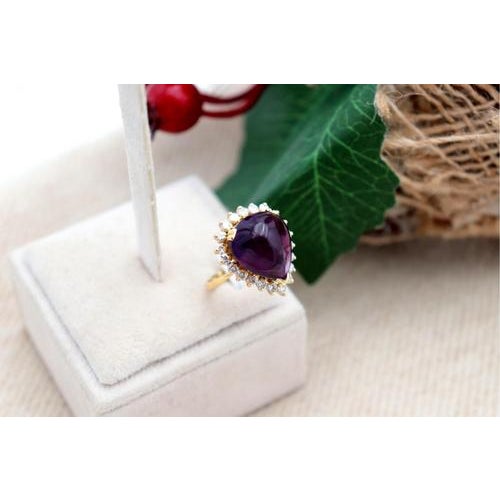 Gold Heart-Shaped Gold Ring with Diamonds in Brilliant Cut For Sale - Image 8 of 8