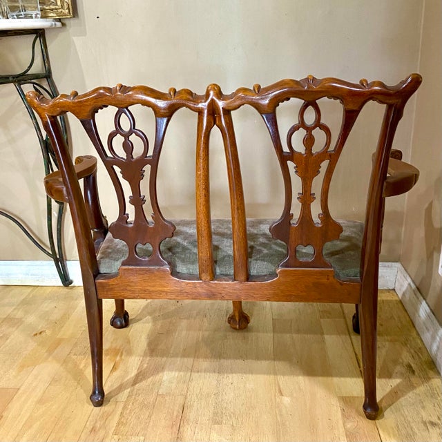 Wood VTG 1970s Georgian Furnishing Co. Chippendale Hand-Carved Mahogany Child Settee For Sale - Image 7 of 12