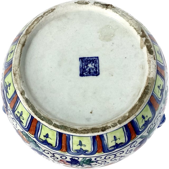 Famille Rose Butterfly Rice Jar With Foo Dog Lid For Sale In Tampa - Image 6 of 7