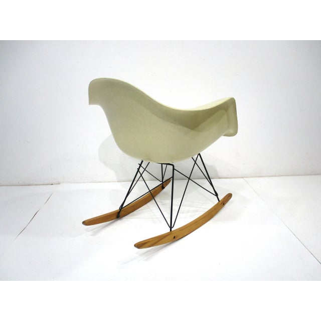 Herman Miller Eames Arm Shell Rocking Chair for Herman Miller For Sale - Image 4 of 11