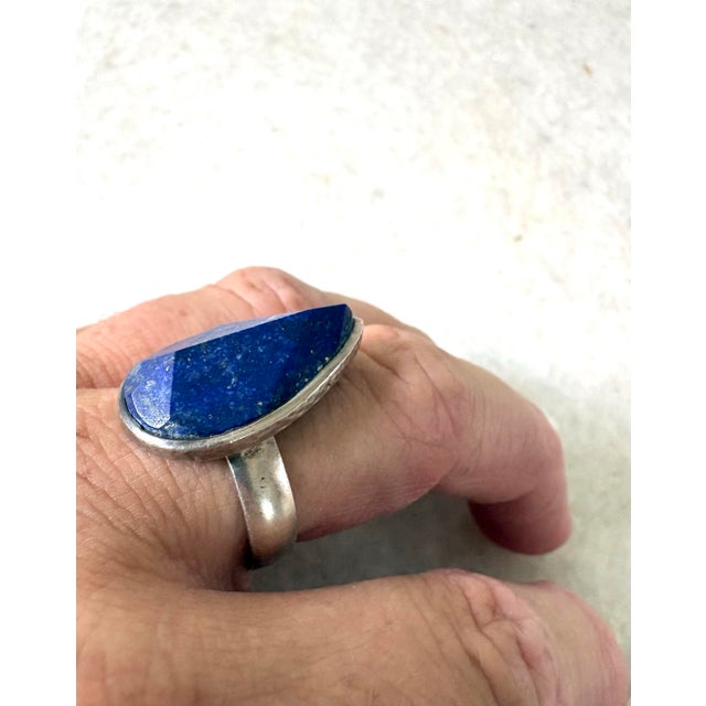 Contemporary Sterling Silver and Faceted Lapis Cocktail Ring For Sale - Image 3 of 5