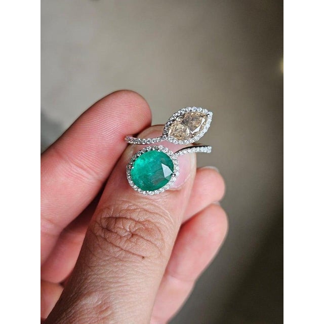 2020s Set in 18k Gold, 2.72 Carats, Natural Zambian Emerald & Diamond Engagement Ring, Size 6.5 For Sale - Image 5 of 10