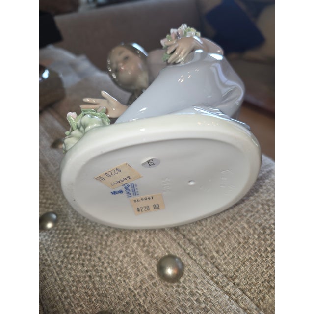 Lladro Girl Picking Gathering Flowers For Sale In San Antonio - Image 6 of 8