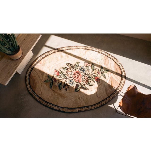 Textile 1920s Beige Floral Medallion Folk Art Antique American Hooked Rug Hand Knotted 2'6" X 4'2" Wool Carpet For Sale - Image 7 of 8