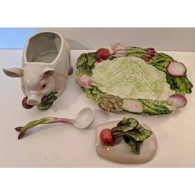 Fitz and Floyd 2000 Fitz & Floyd Whimsical Bacon Pork Pig & Vegetable Tureen Plate & Ladle by Fitz and Floyd “French Market” - 4 Pieces For Sale - Image 4 of 9