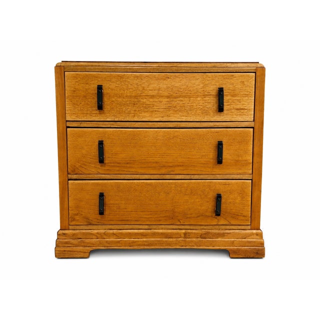 A beautifully restored small Art Deco oak chest of drawers, dating from around the 1930s period. This is a compact and...
