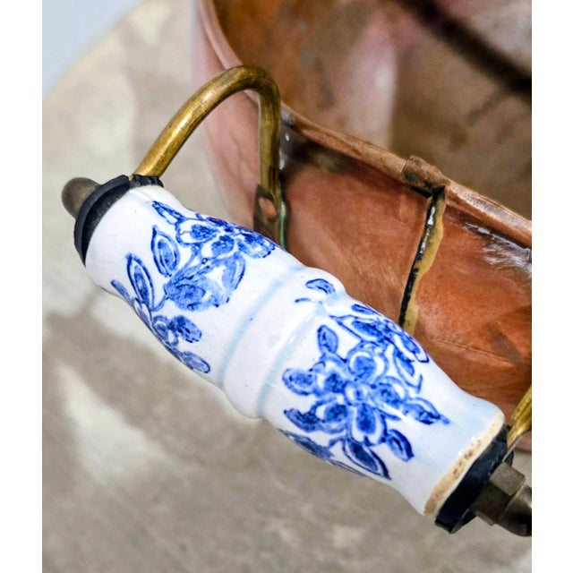 Vintage Dutch Copper & Brass Coal Scuttle With Delft‑Style Handle & Lion Masks For Sale In Dallas - Image 6 of 8