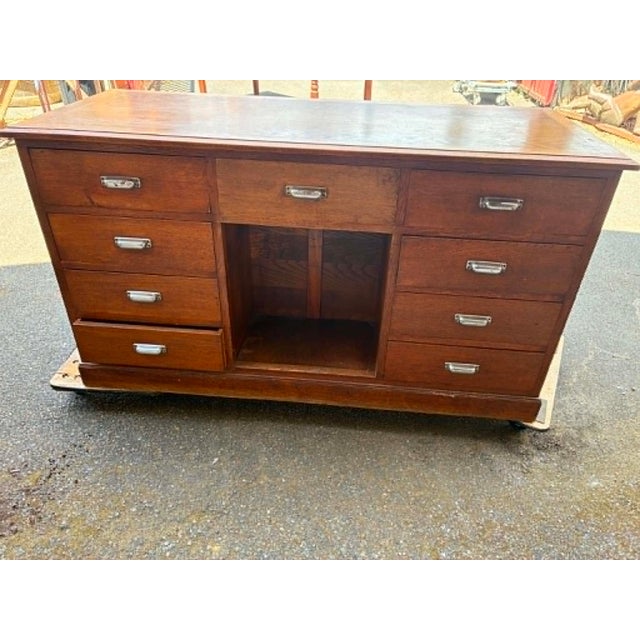 Stunning retail counter, made of solid oak. Overall dimensions: 65 x 155 cm. Height: 85 cm. Customer side: Fully glazed,...