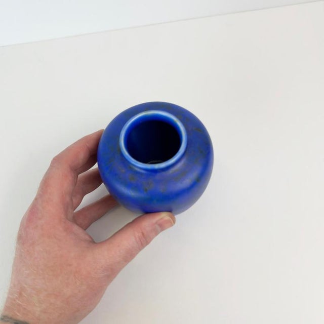 1930s Chameleon Ware Urn Vase in Cobalt Blue Ceramic from George Clews, England 1930s For Sale - Image 5 of 10
