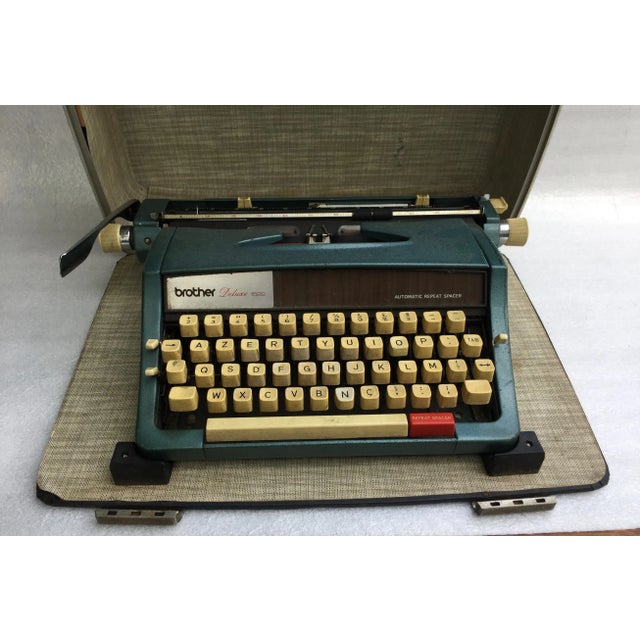 Vintage Deluxe 1522 Typewriter from Brother For Sale - Image 15 of 15