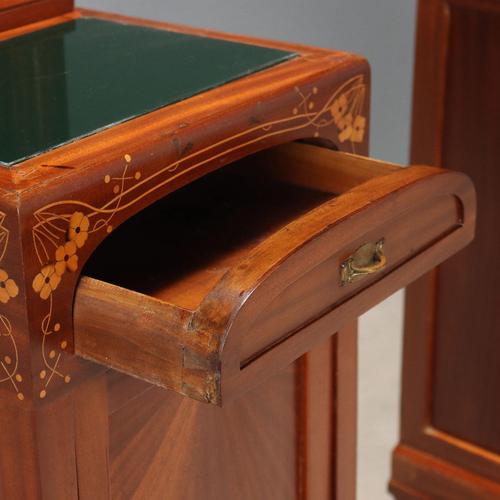 Brown Italian Nightstands in Mahogany and Glass, Set of 2 For Sale - Image 8 of 15