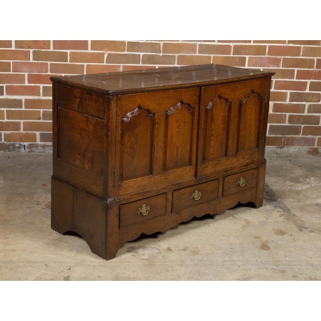 Small English Georgian Period 18th Century Oak Buffet with Carved Arching Motifs For Sale - Image 9 of 12