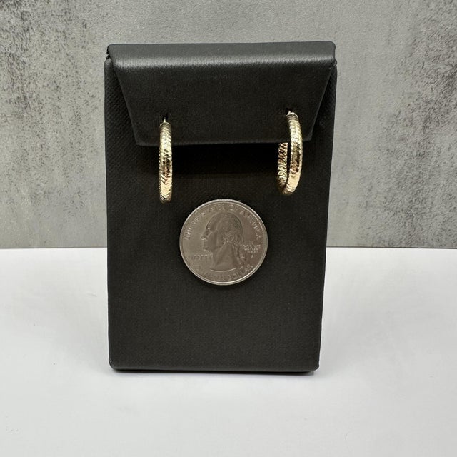 14kt Yellow Gold Textured Hoop Earrings – 3/4in, 2.9mm, 2g, New, A Pair For Sale - Image 4 of 5
