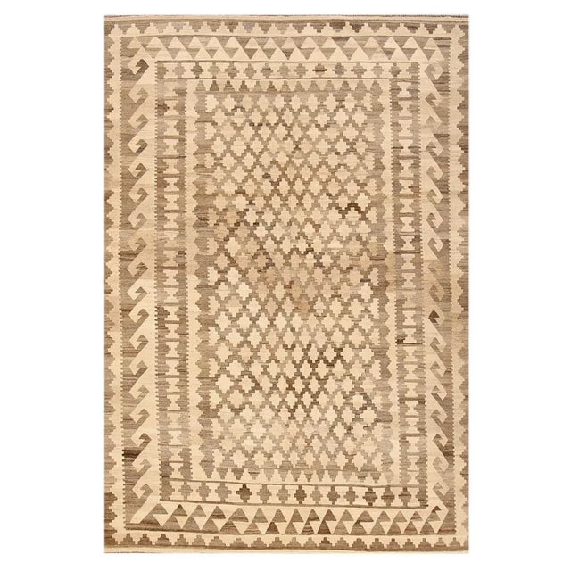 Modern Kilim Handmade Beige Geometric Wool Rug For Sale In New York - Image 6 of 6