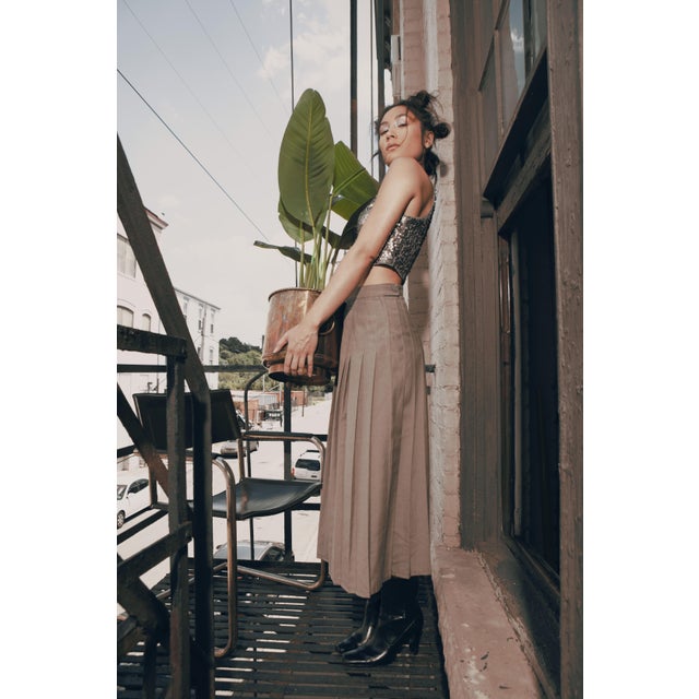 This stunning brass vessel, originally intended as a chiller, now offers a stylish way to showcase your beautiful plants....