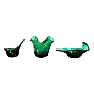 Three Sculptural Vases in Green Glass from Empoli, 1960s, Set of 3 For Sale