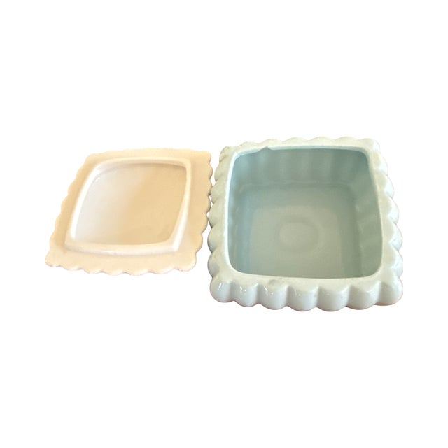 Mid 20th Century Vintage Blue and White Porcelain Rose Trinket Box Spaghetti Detail For Sale - Image 5 of 5