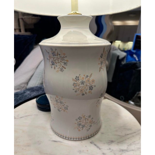 Postmodern Late 20th Centruy Mary Quant for Murray Feiss Floral Ceramic Lamp Base For Sale - Image 3 of 12
