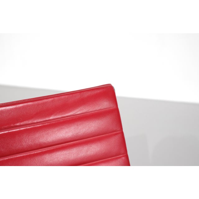 EA 108 Armchair in Red Leather by Charles Ray Eames for Vitra, USA, 1969 For Sale - Image 15 of 18