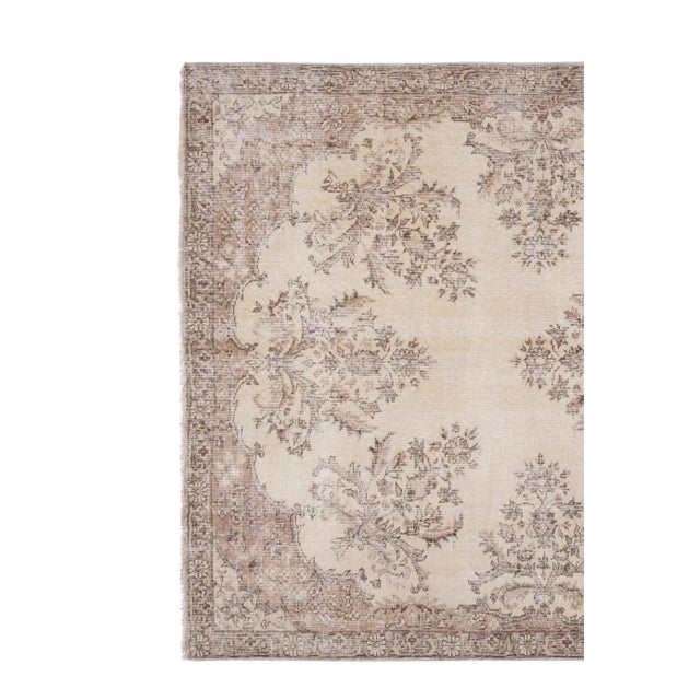 Mid-Century Modern Vintage Handmade Medallion Floral Area Rug Oushak Beige Living Room 5'9'' X 9'5'' For Sale - Image 3 of 12