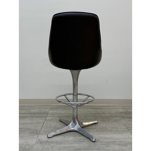 1960s Chromcraft Mid-Century Modern Black Swivel Bar Stool ~ Set of 4 For Sale - Image 5 of 9