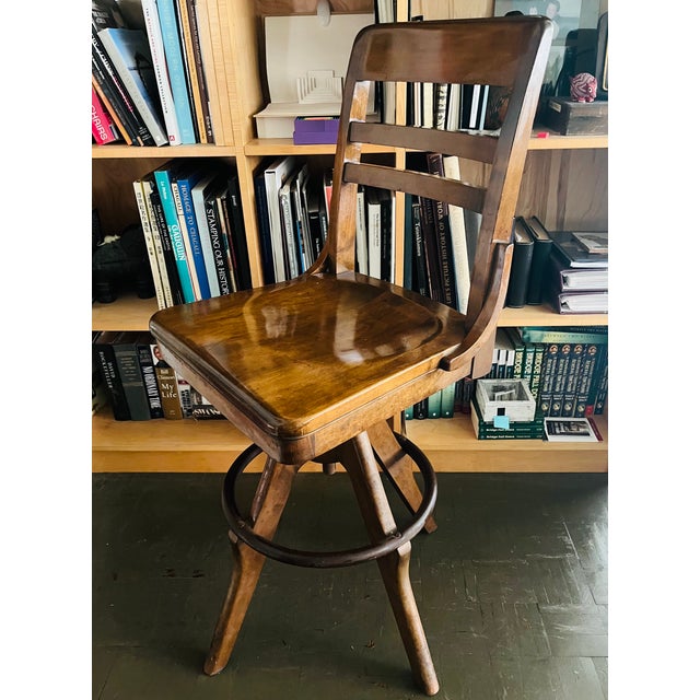 The perfect seat will set your creative mind free.. This industrial drafting stool by Gunlocke features a swivel seat 25"...